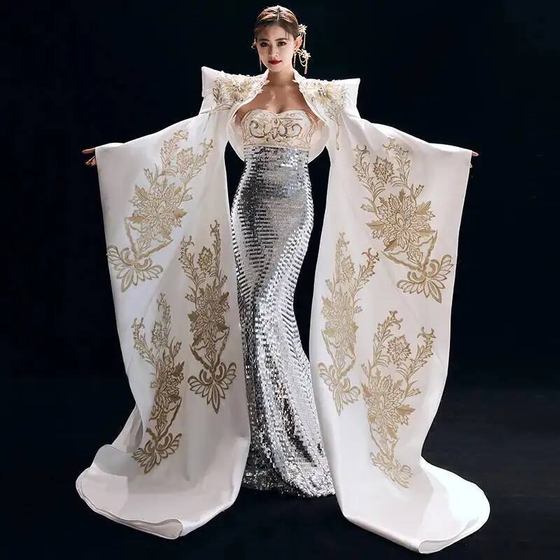 Formal Dress - Formal The Host's Dress Is Dignified,